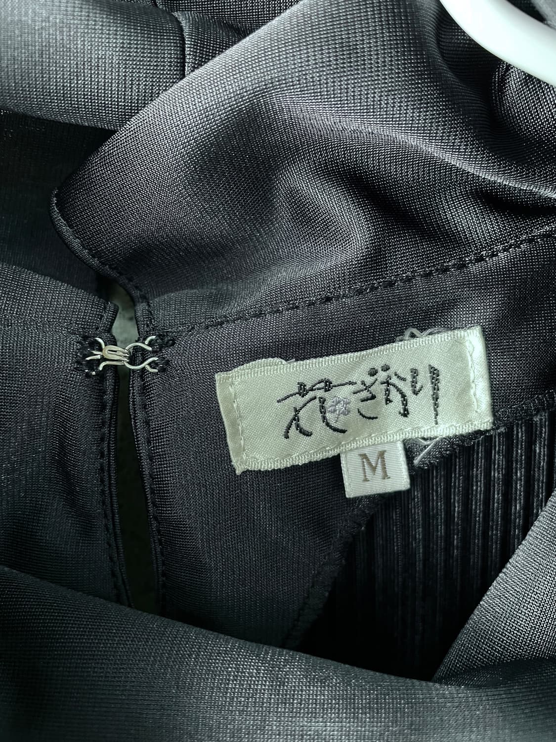 하이넥 플리츠 탑 네이비 상품이미지3