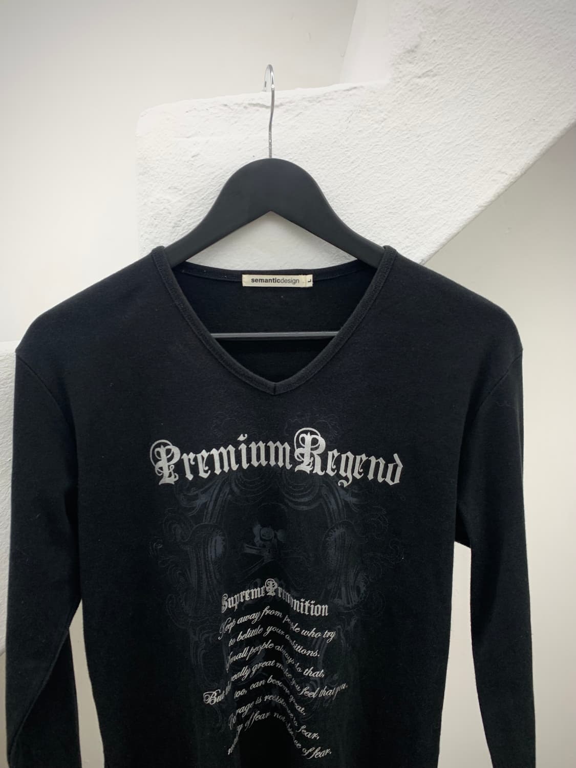 Semantic Design gothic lettering v-neck  상품이미지5