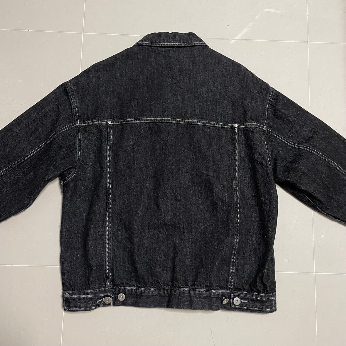 정품 트릴리온 워싱 스티치 흑청 데님트러커 블랙 청자켓 상품이미지4