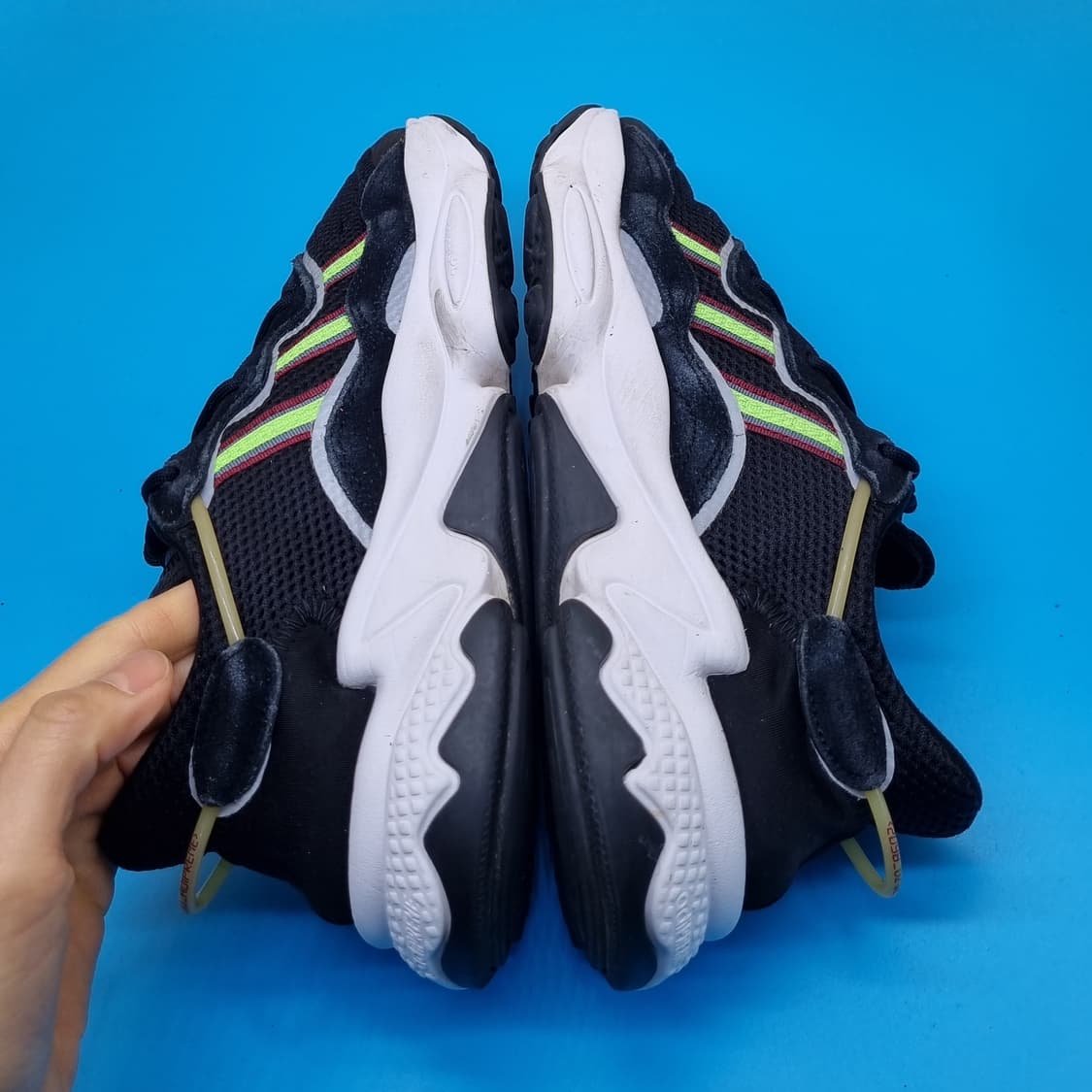 아디다스 오즈위고 블랙형광 운동화255. 상품이미지5