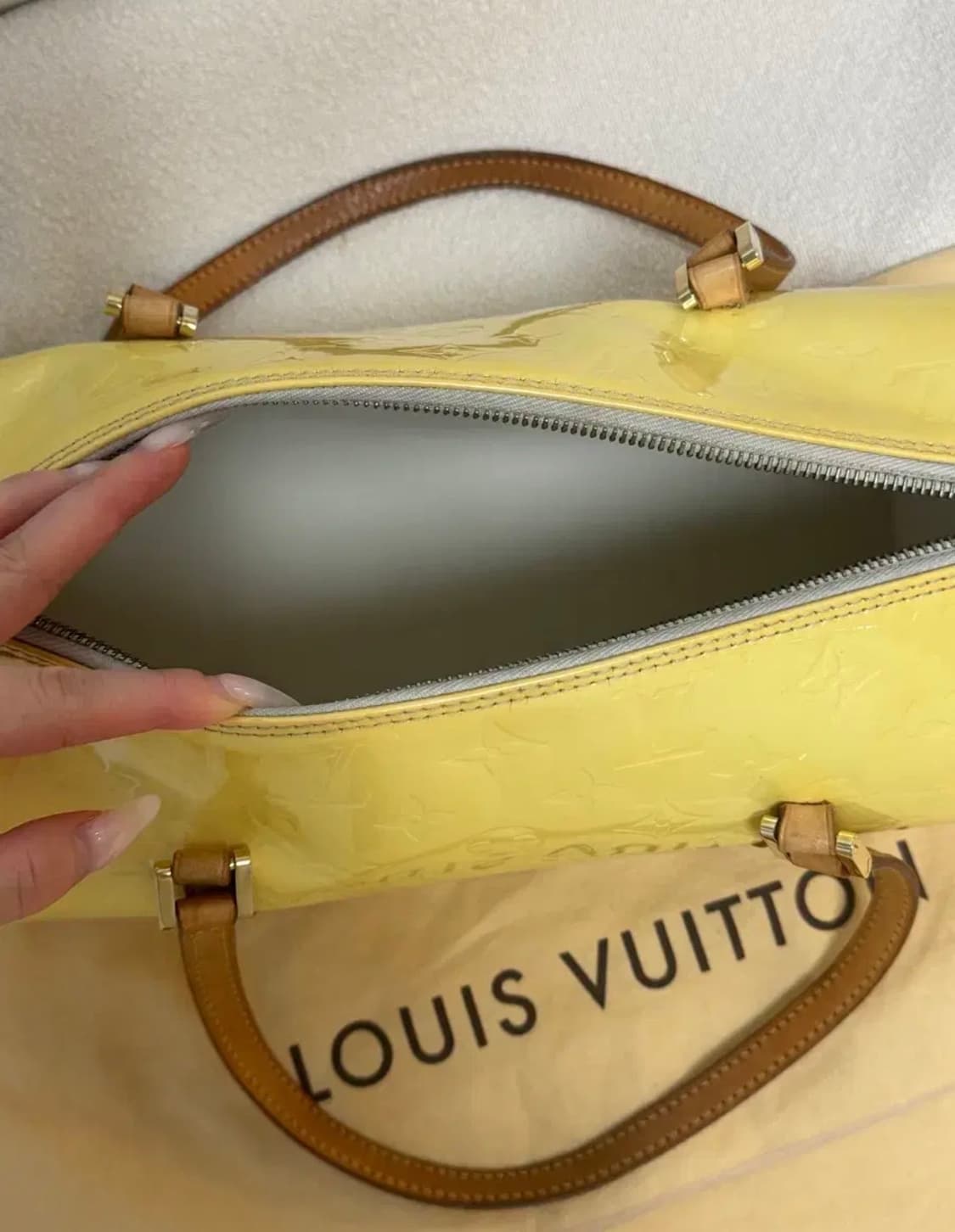루이비통 모노그램 베르니 베드포드 원통백 옐로우 상품이미지7