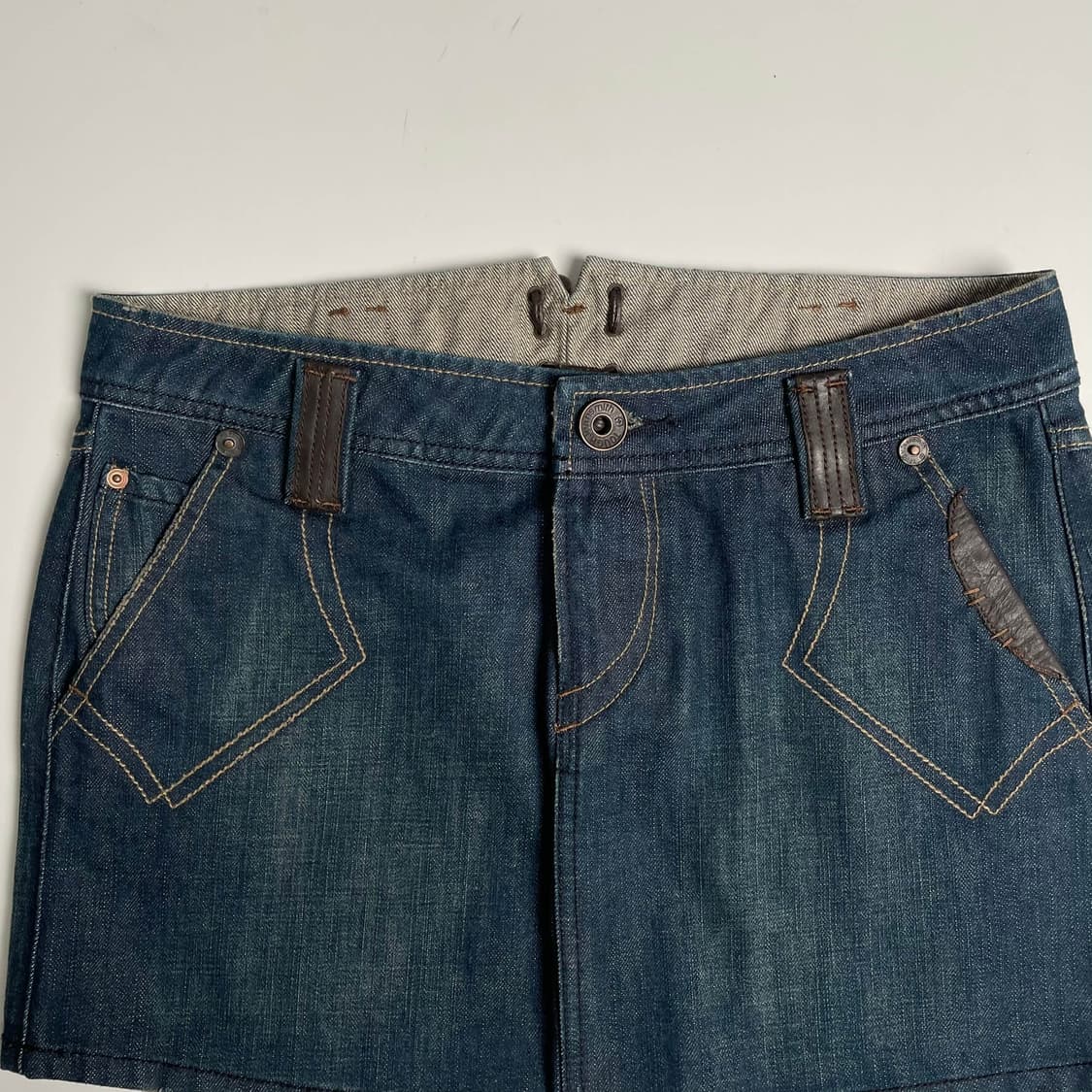 Tough jeansmith 레더 아일렛 미니 스커트 상품이미지3