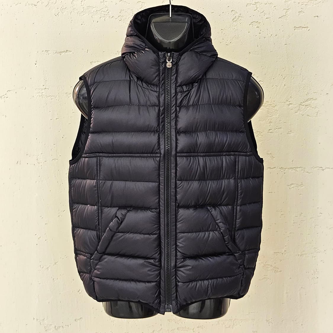 [L] 크롬하츠 리버서블 레더디테일 후드 패딩조끼 블랙 Z668SOF4 상품이미지3