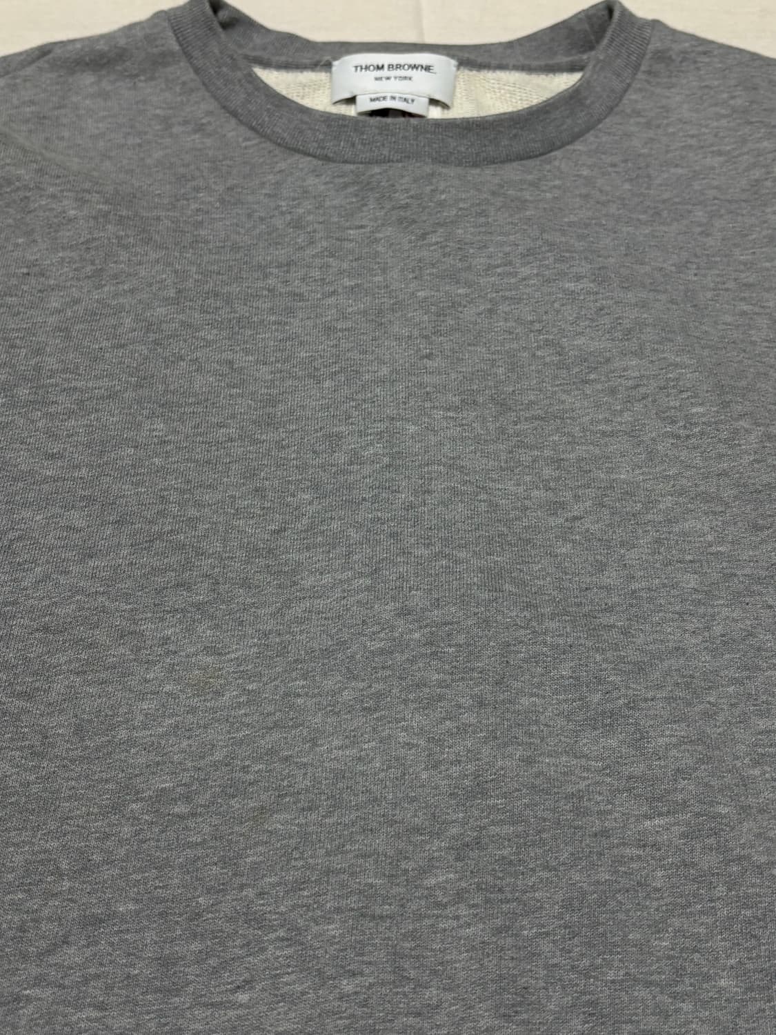 톰브라운 백삼선 맨투맨 [4] 상품이미지4