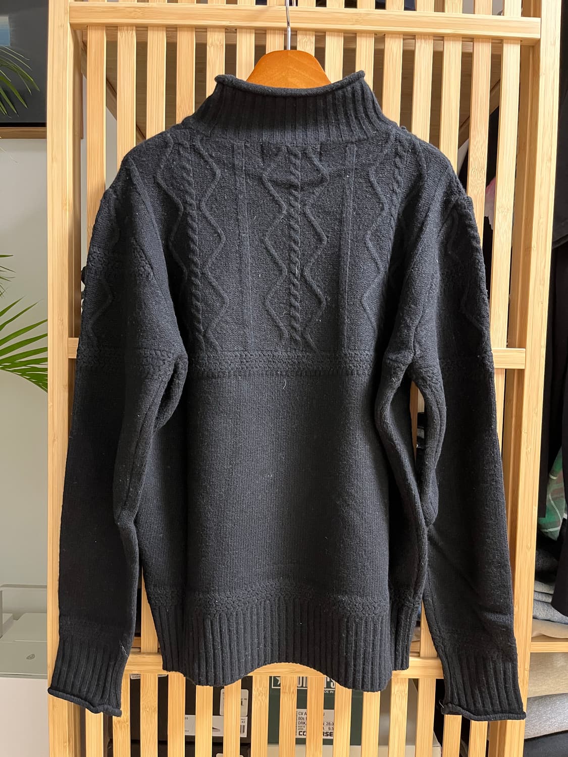 이스트로그 모크 넥 케이블 니트 스웨터 블랙 상품이미지3