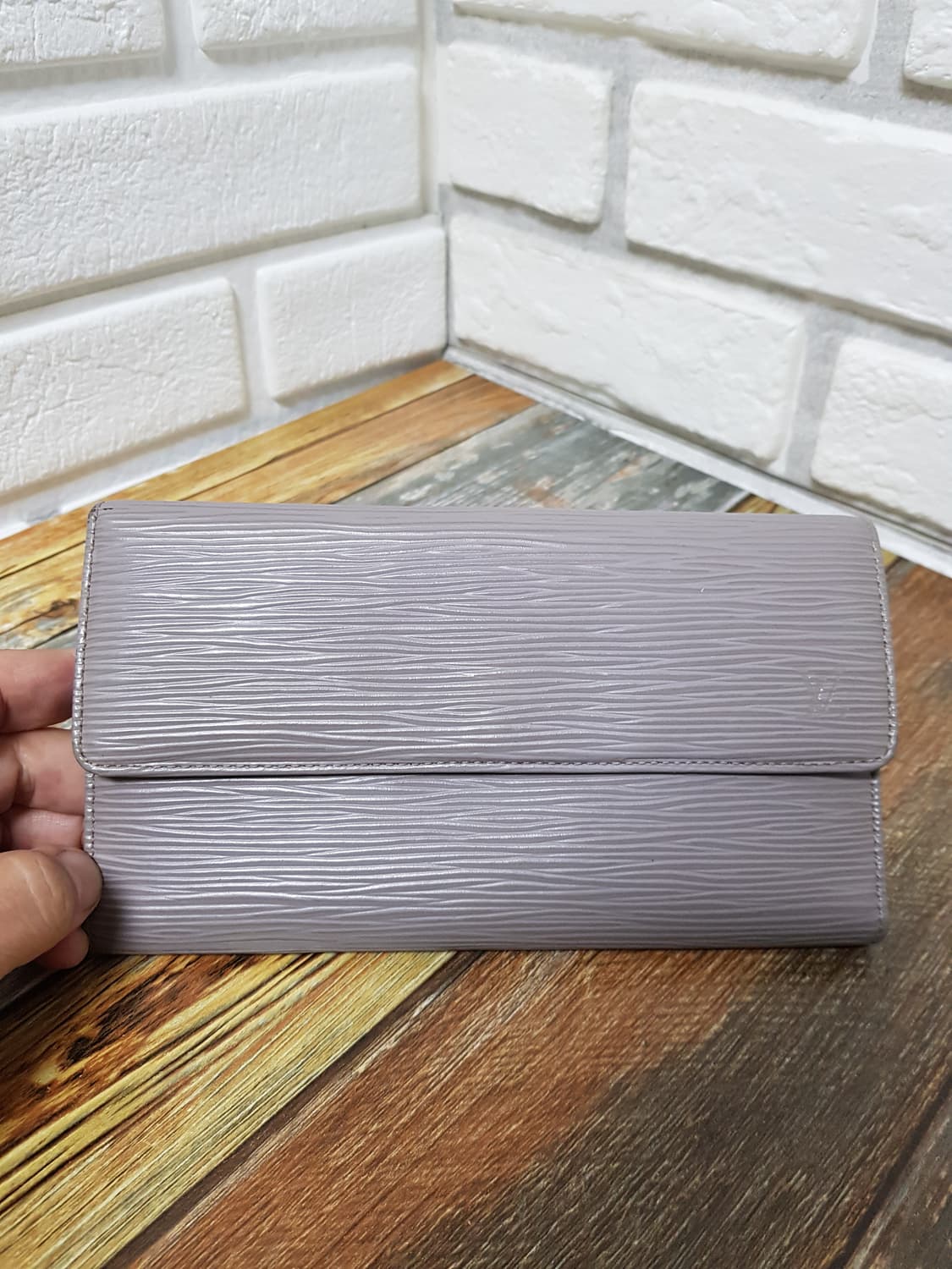 [정품] 루이비통 에피 장지갑 그레이 상품이미지2