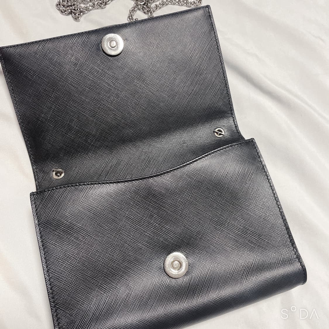 페라가모 체인 미니 크로스백 블랙 상품이미지7