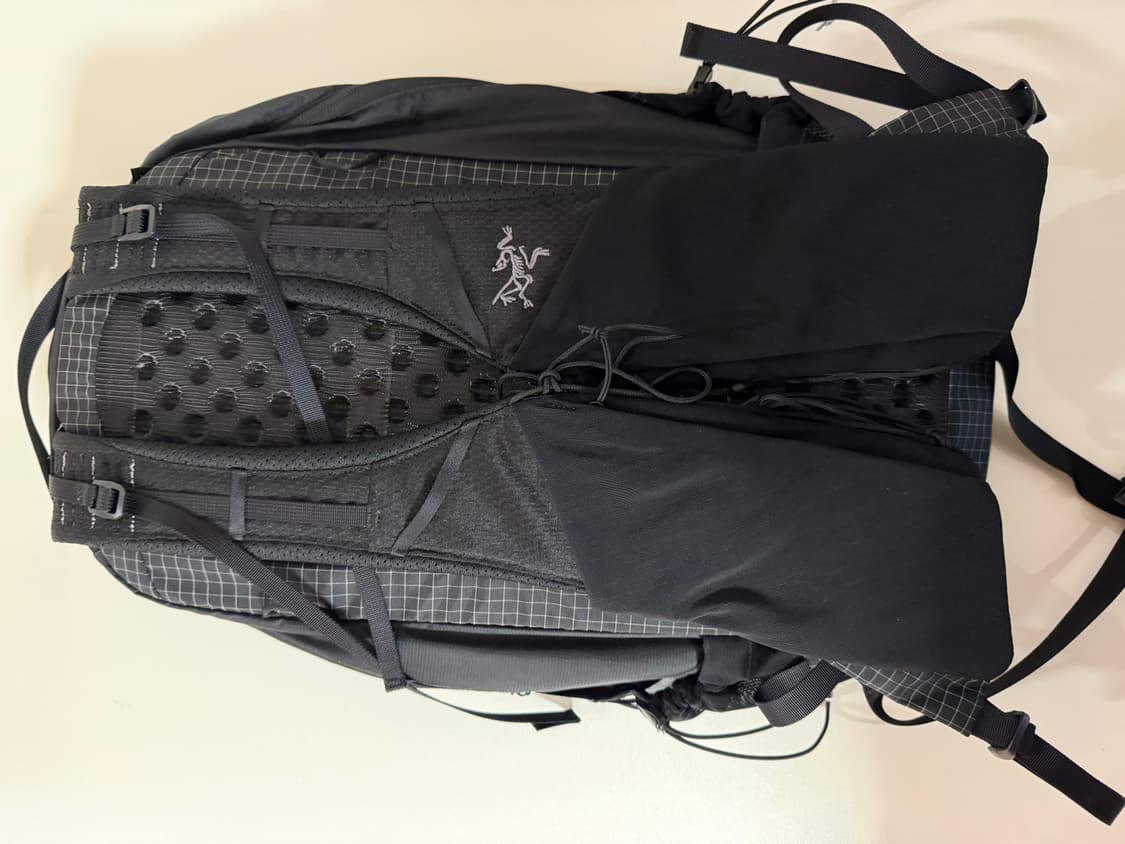 아크테릭스 에어리어스 18L 백팩 블랙 상품이미지5