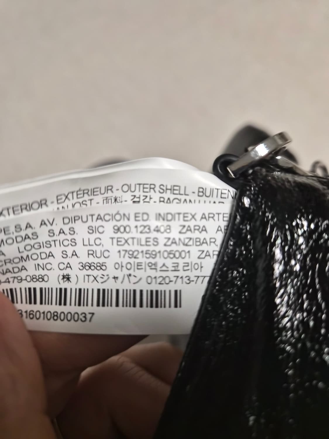 [ZARA] 자라 유광 락 플랩 숄더백 / 크로스백 (블랙) 상품이미지4