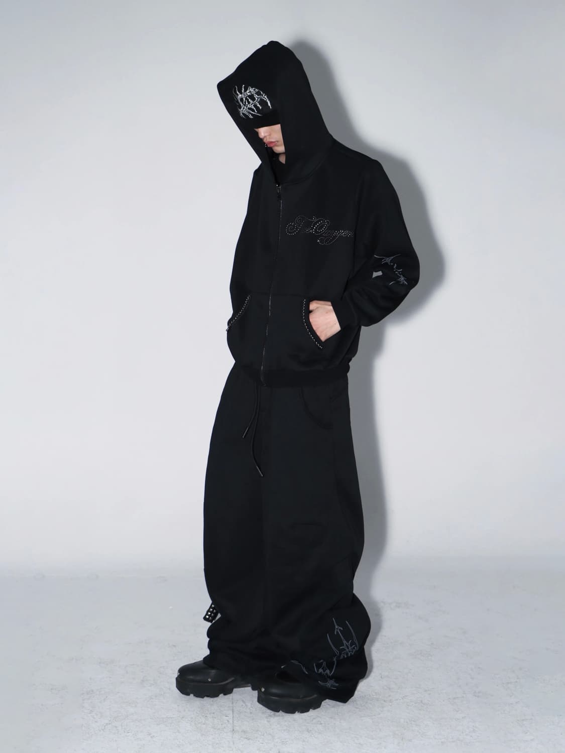Cyber-Gothic Graphic Wide Sweatpants 상품이미지7