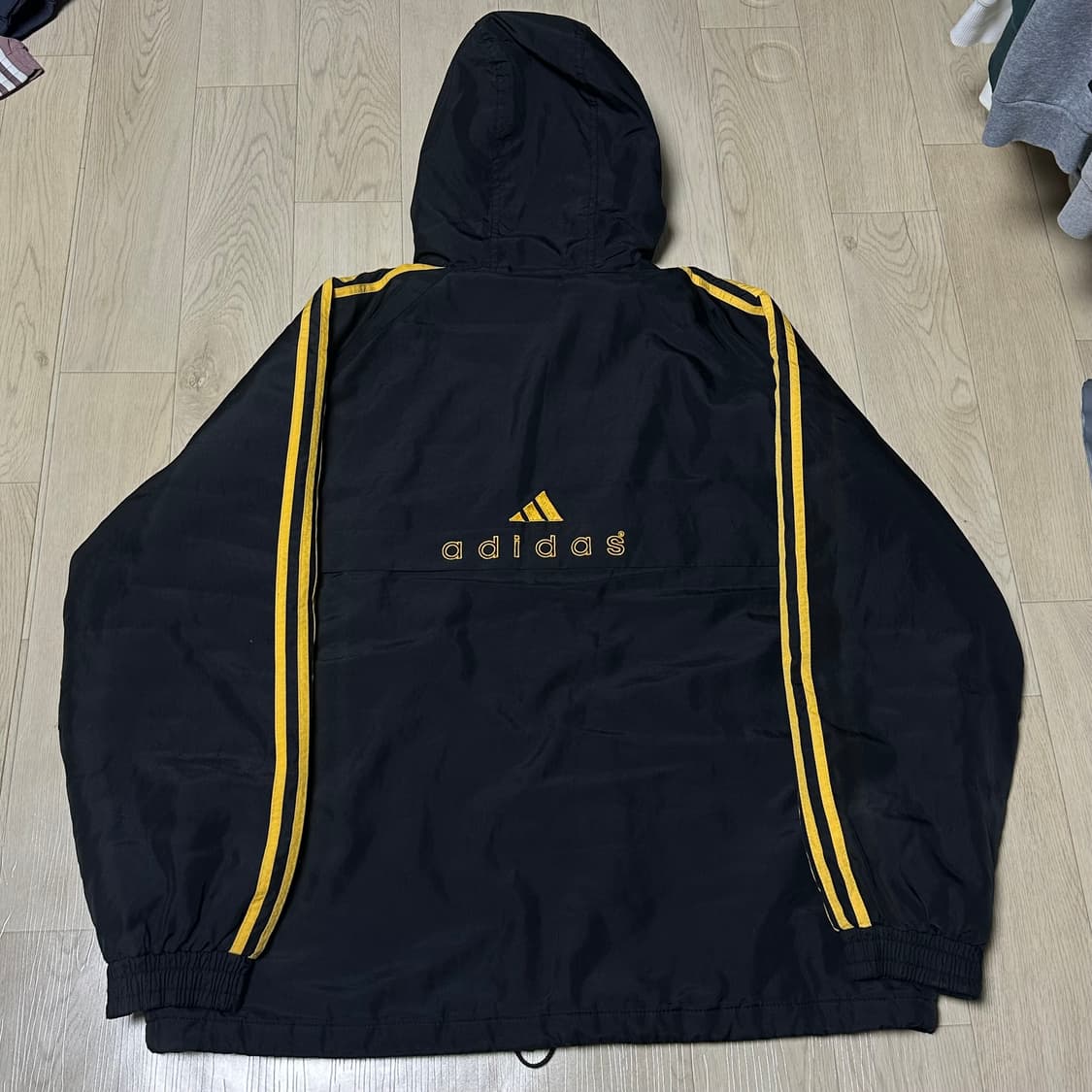 아디다스 옐로우 블랙 후드 바람막이 상품이미지2