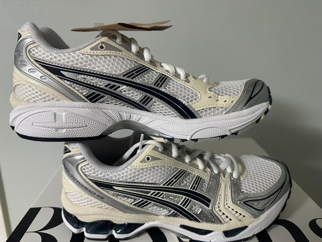 아식스 젤 카야노 14 화이트 미드나잇 245 사이즈 판매합니다. 상품이미지6