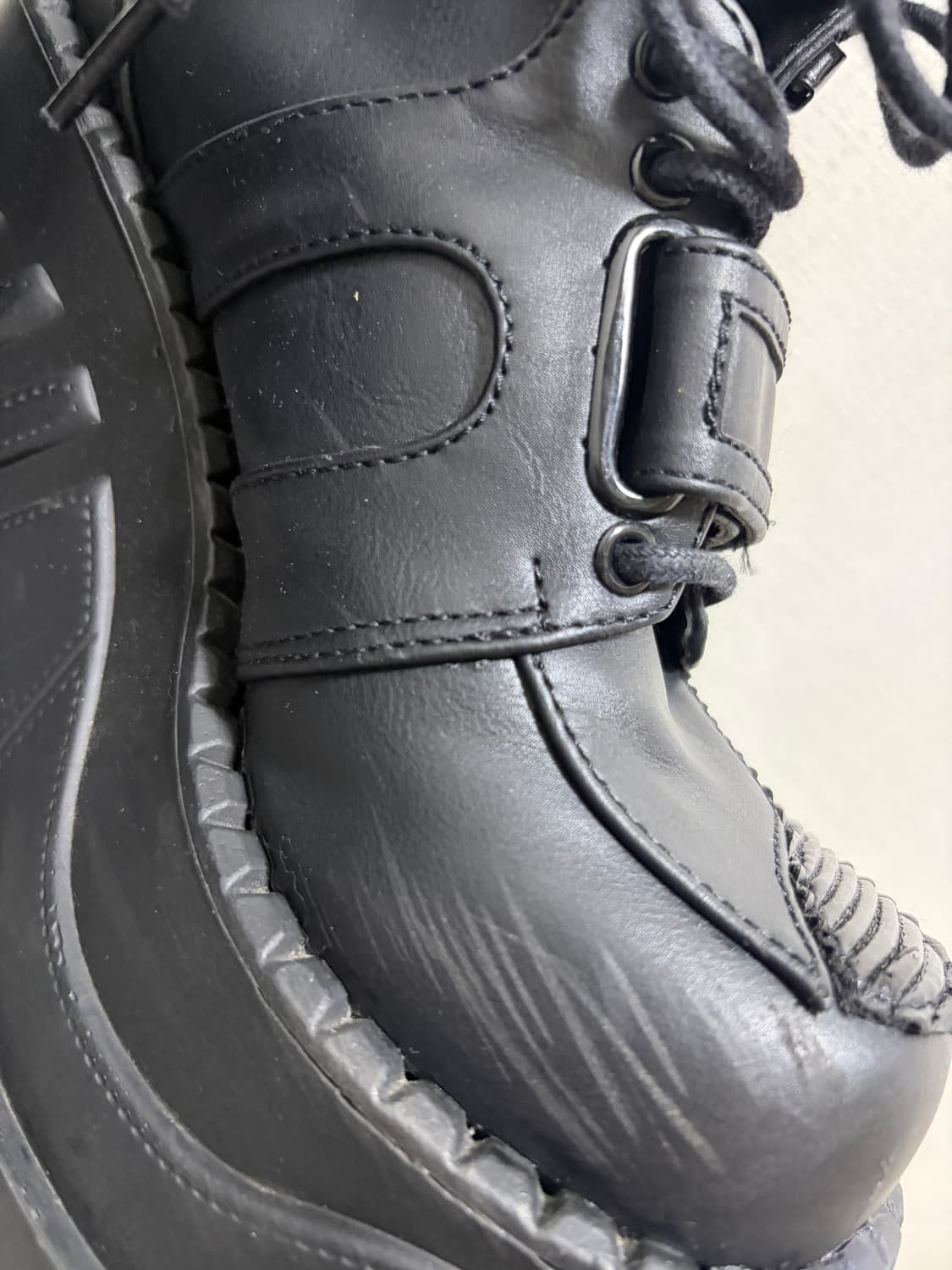 데모니아 스톰프13 루프스트랩 퀄트 텅 앵클하이탑 플랫폼 블랙 상품이미지4