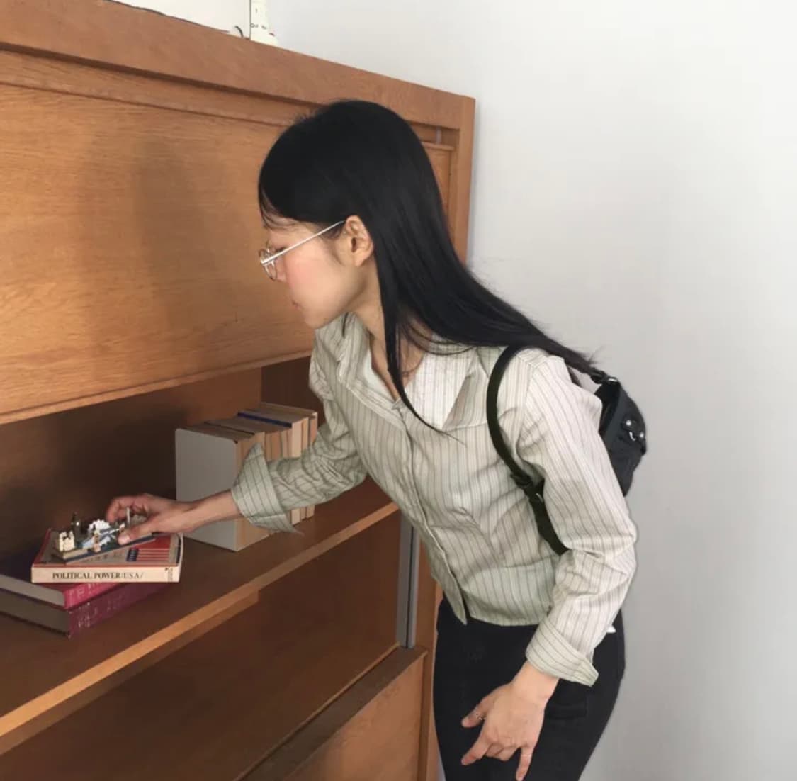 원더원더 바운스 스트라이프 슬림핏 크롭 긴팔 셔츠 stripe shirt 상품이미지4