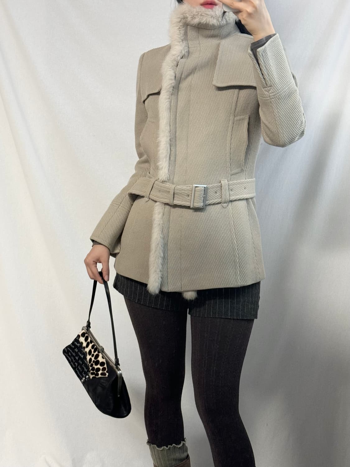 래빗 퍼 트림 벨티드 울 코트 상품이미지7