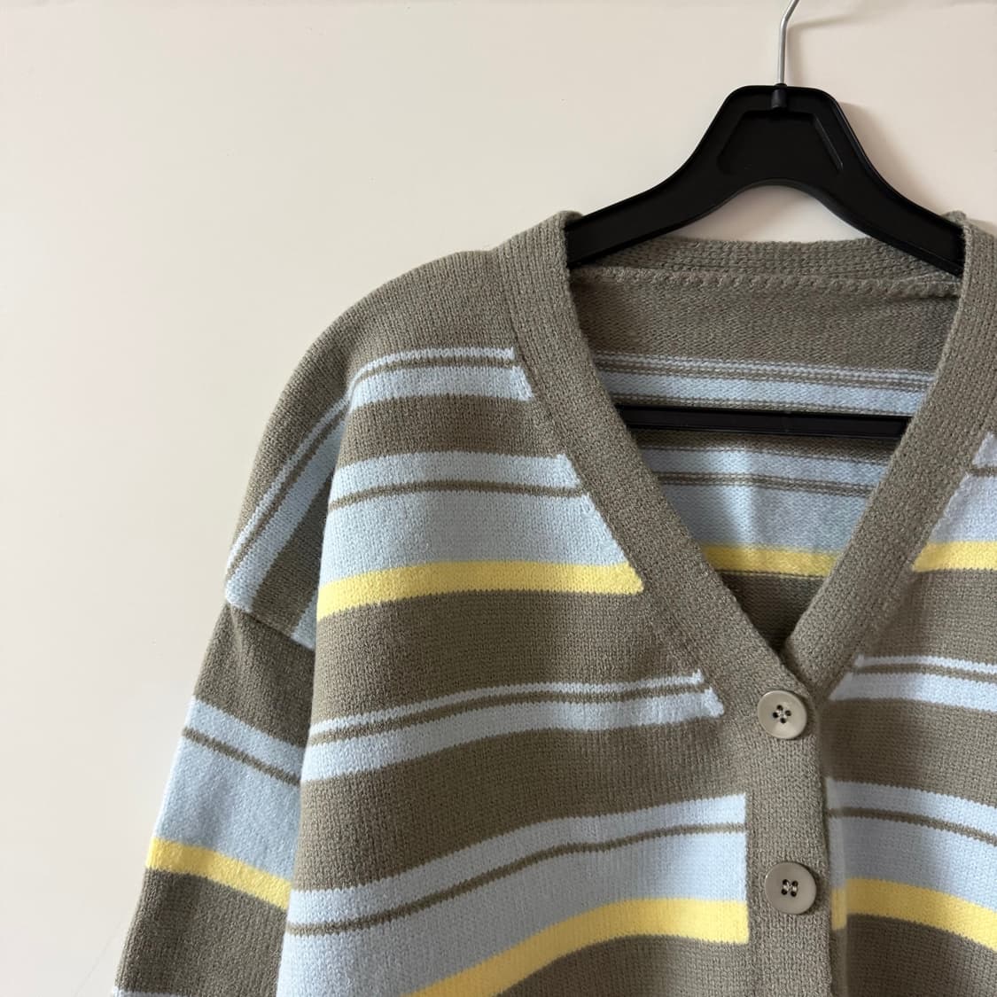 새상품 여자 브이넥 크롭 가디건 상품이미지3