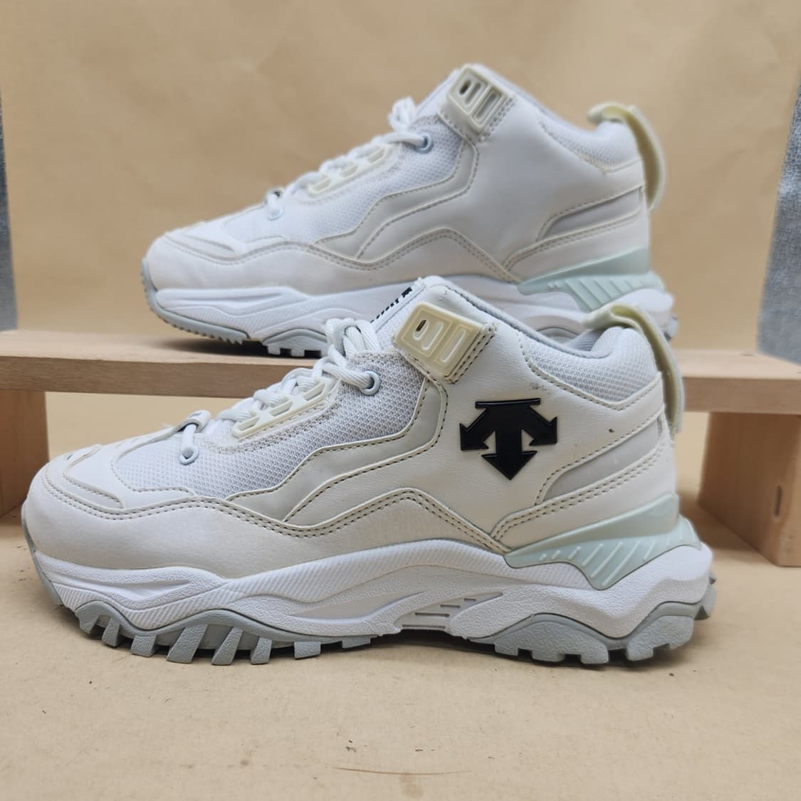 데상트 터보엑스 여성운동화230 상품이미지1