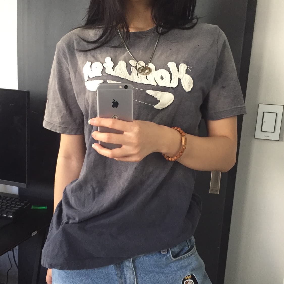 Hollister 데미지 워싱 모노 그라 반팔티 상품이미지4