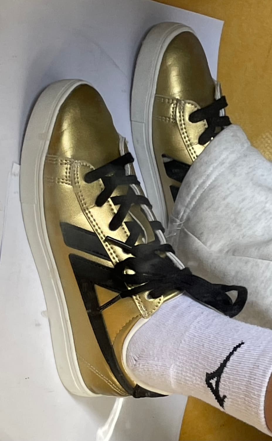 골드 스니커즈 230 상품이미지3