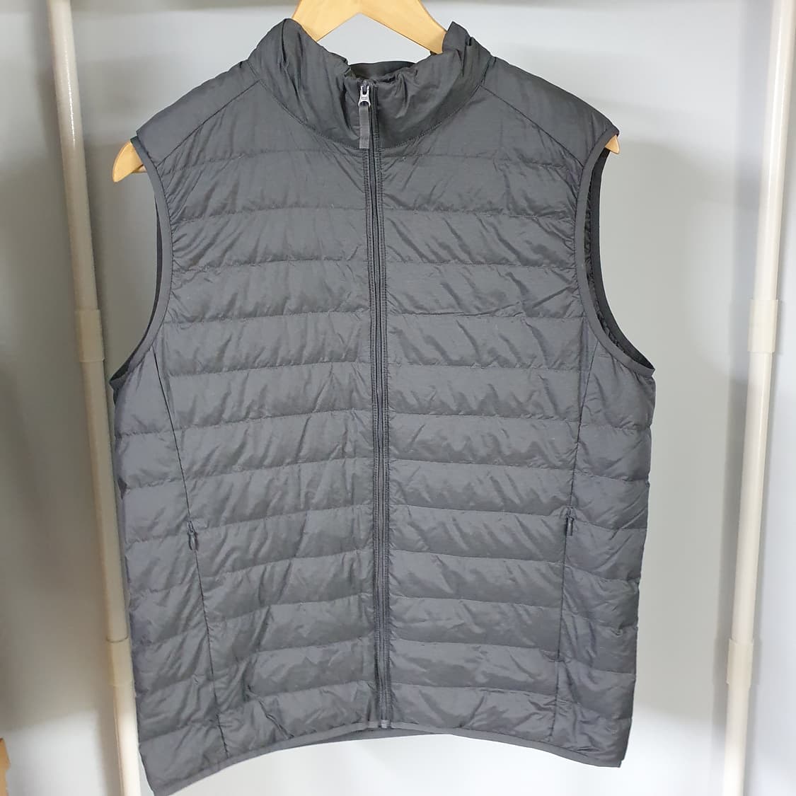 유니클로 경량 패딩 조끼 상품이미지1