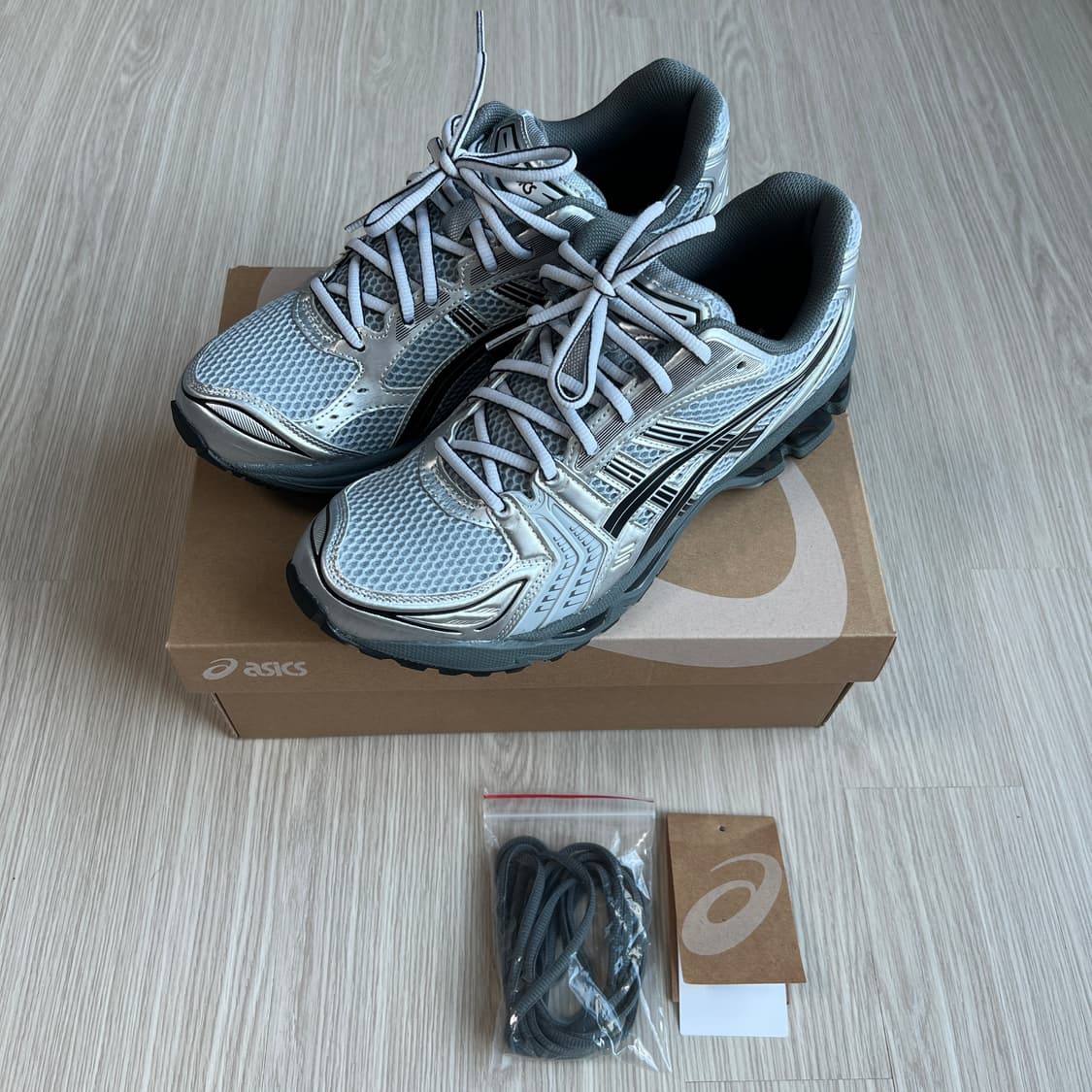 275 아식스 x 어반 리서치 젤 카야노 14 퓨어 실버 블랙 상품이미지1