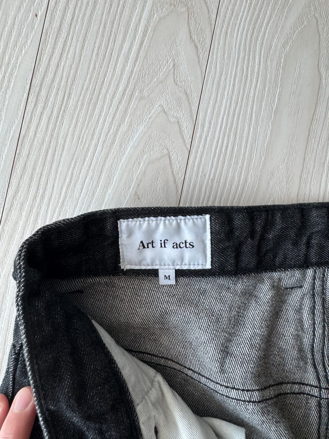 One Tuck Curve Denim Pants_Washed Black 상품이미지3