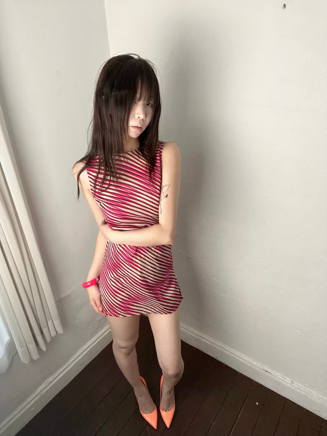 스트라이프 슬리브리스 톱 상품이미지1