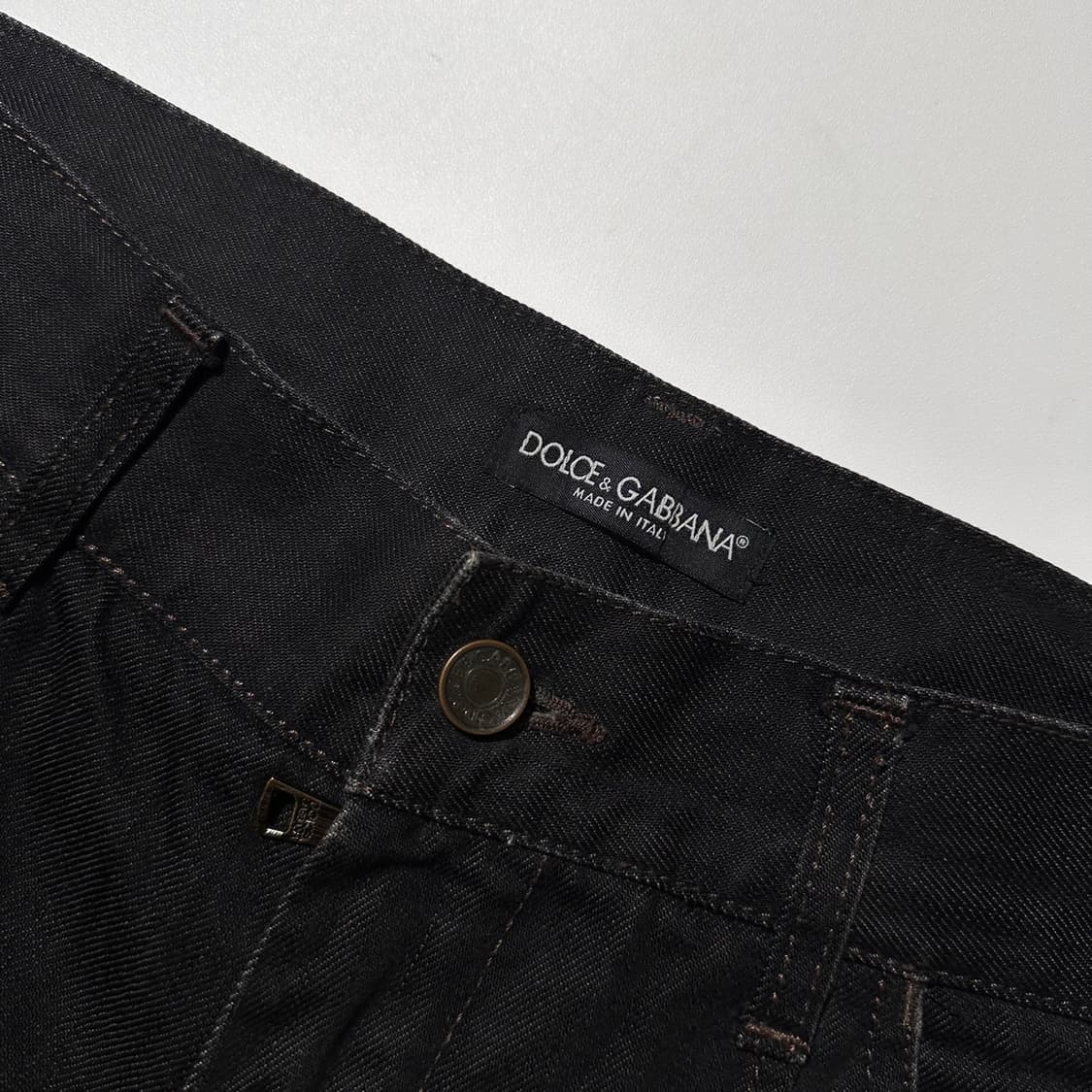 돌체 앤 가바나 Y2K 레더 패치 스트레이트 데님 팬츠 상품이미지5