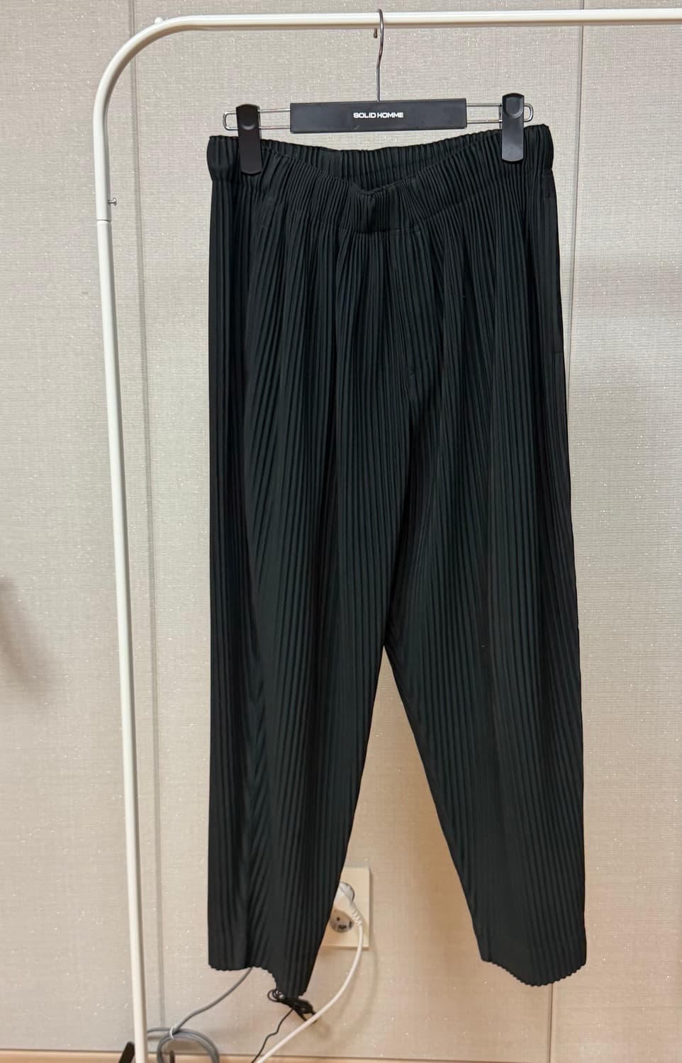 옴므플리세 베이직 스트레이트 팬츠 블랙 1사이즈 상품이미지1