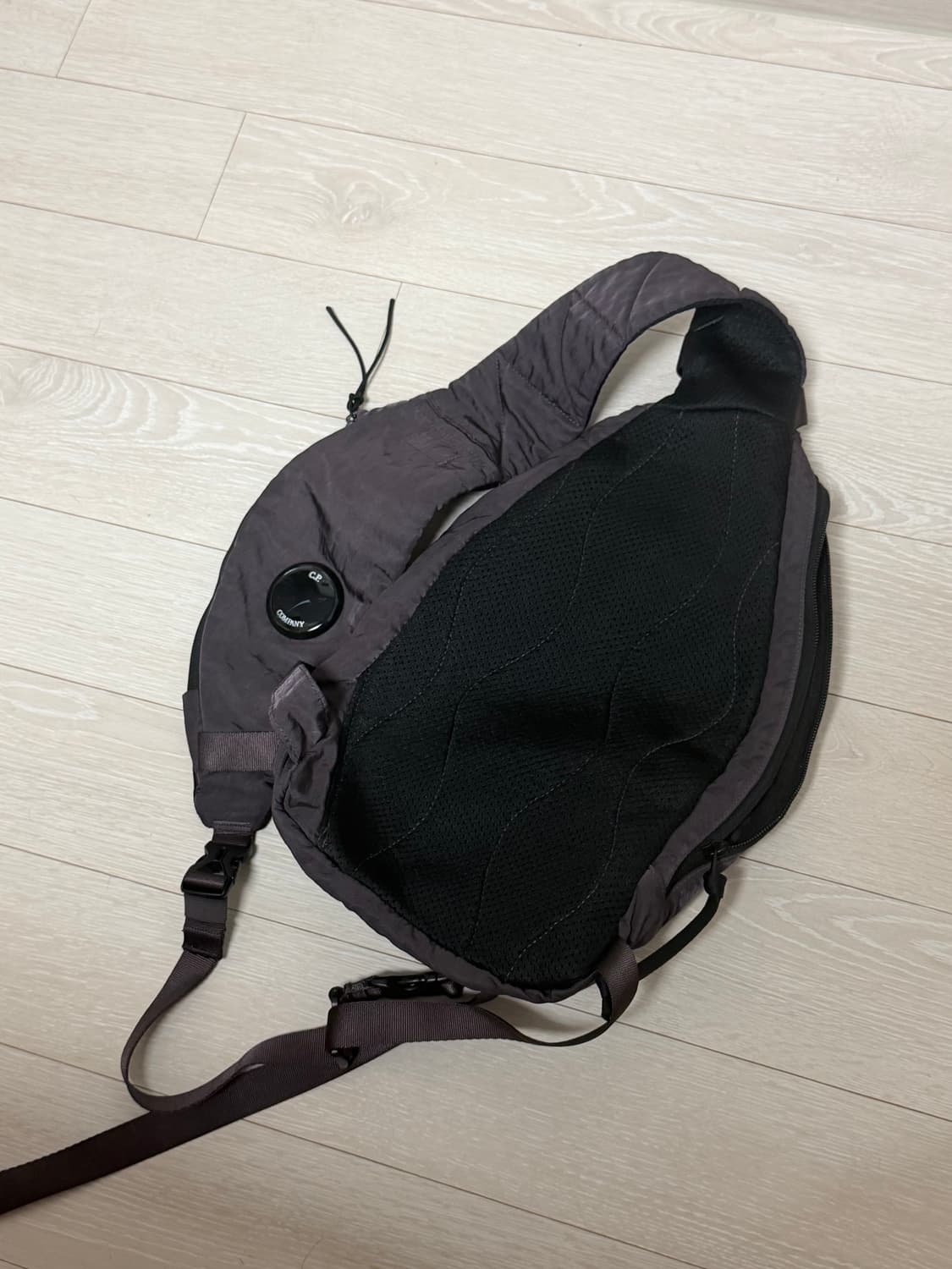 cp컴퍼니 나일론 B 크로스바디 백 상품이미지2