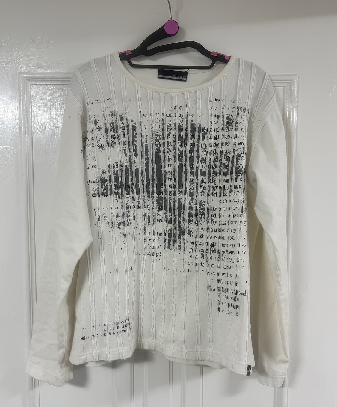 In the attic 롱슬리브 상품이미지1