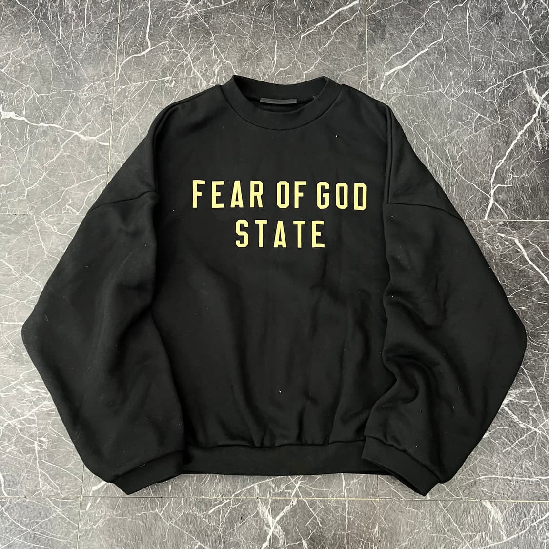 에센셜 24FW 플리스 스테이트 크루넥 맨투맨 블랙 상품이미지1