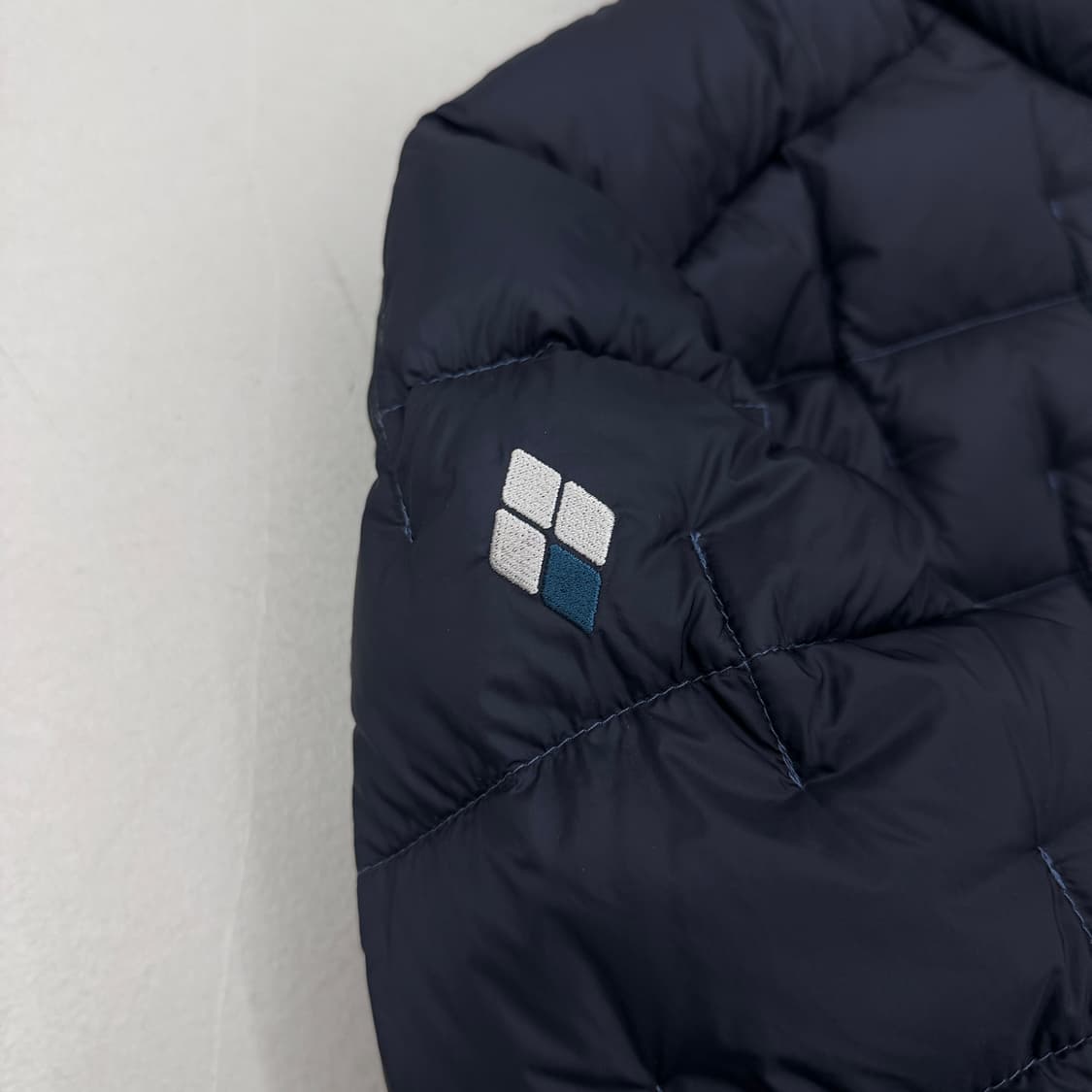 몽벨 온에어 고프코어 나일론 퀼팅 구스다운 경량패딩 상품이미지4