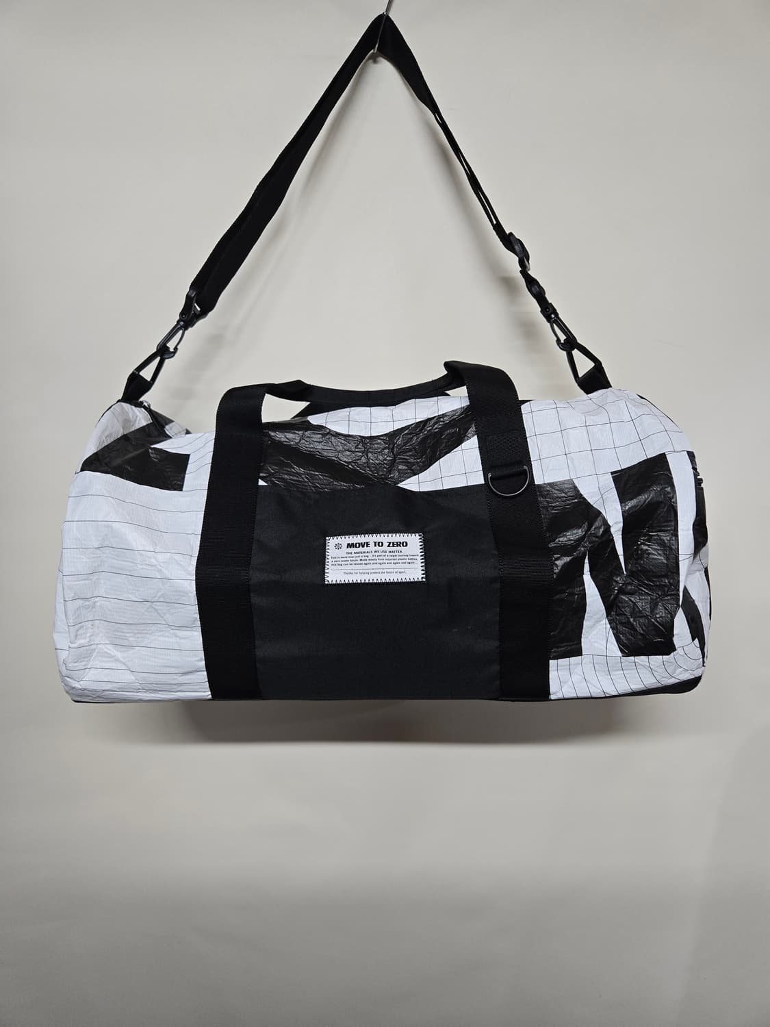 나이키 MOVE TO ZERO  리유저블 더플백 상품이미지1