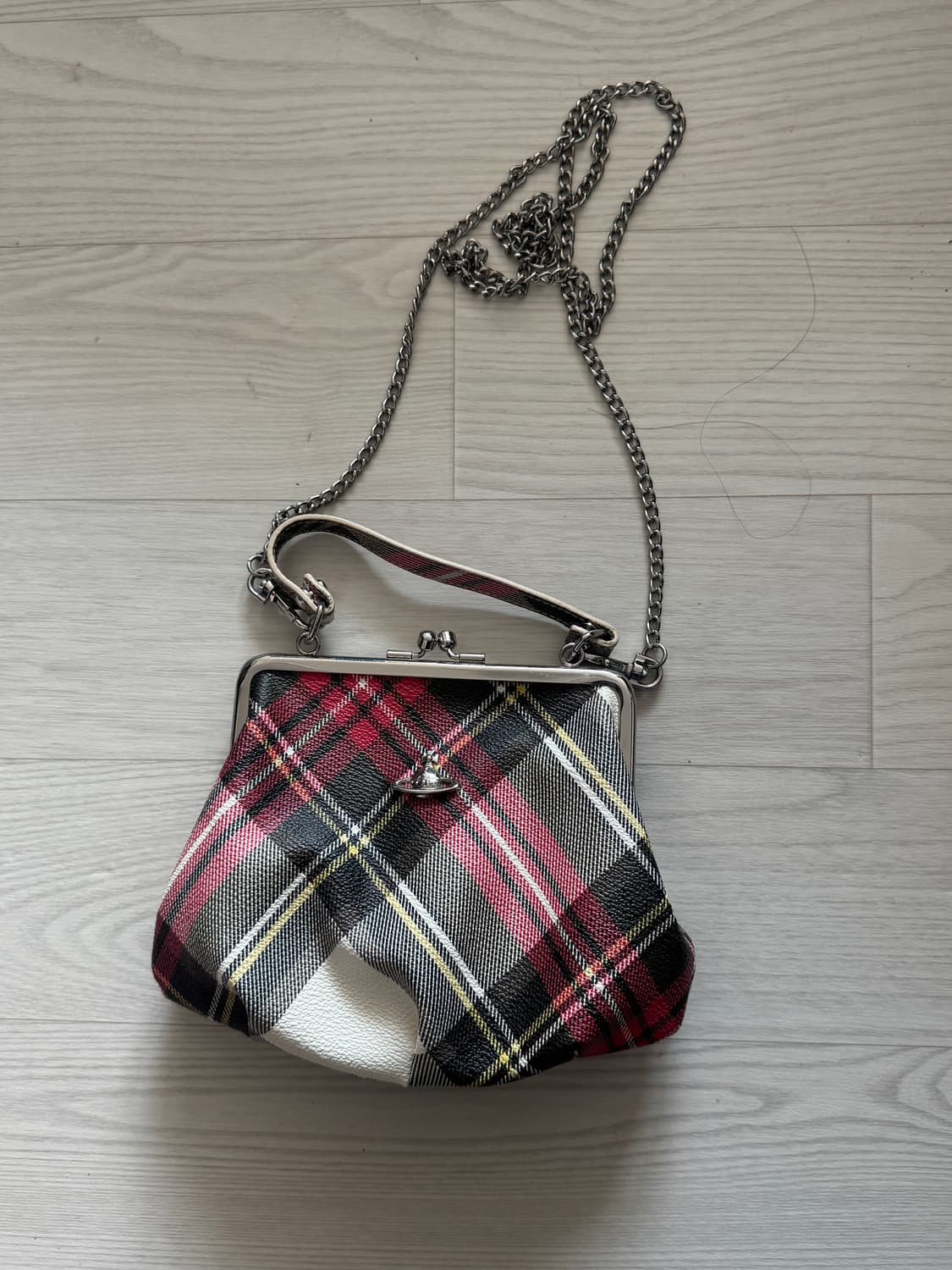 비비안웨스트우드 핑크 타탄체크 체인크로스 상품이미지2