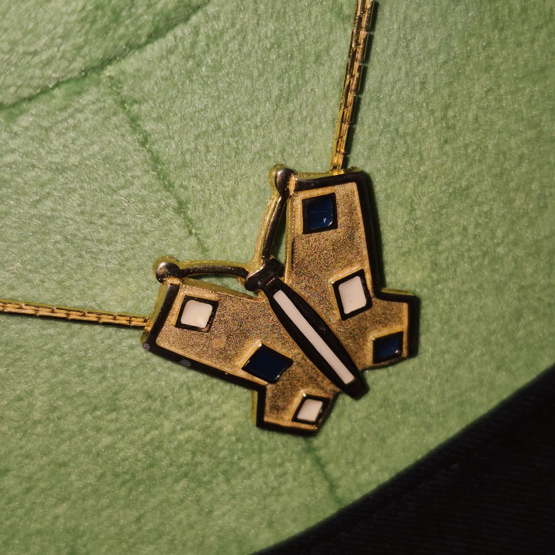 80s 지방시 골드 나비 조각 에나멜 칩 초커 상품이미지4