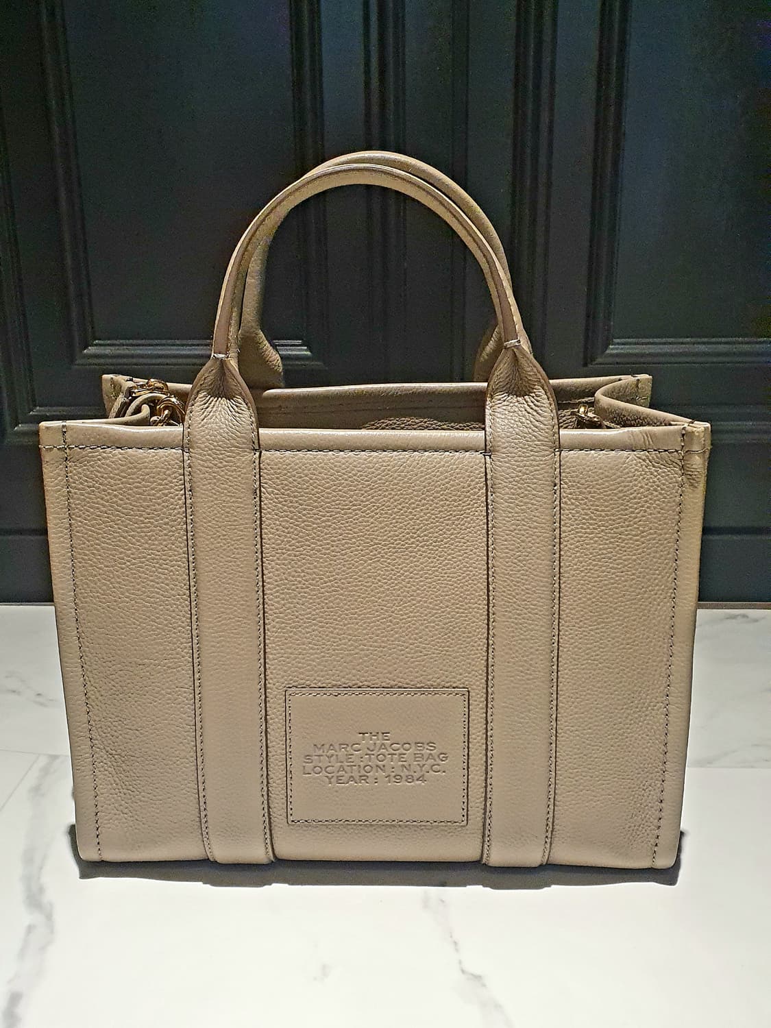 마크제이콥스 더토트백 미디움 상품이미지2