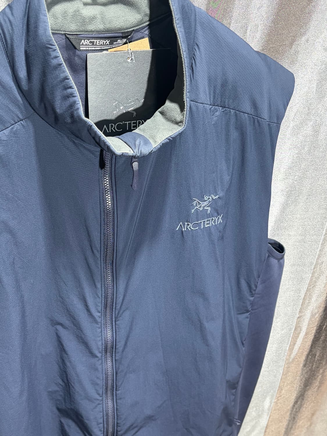 (새상품) XL 아크테릭스 심볼로고 다크네이비 나일론 베스트 상품이미지4