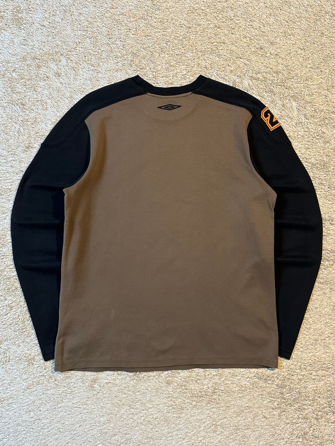 엄브로 UMBRO 올드스쿨 나그랑 롱슬리브 브라운 블랙 상품이미지3