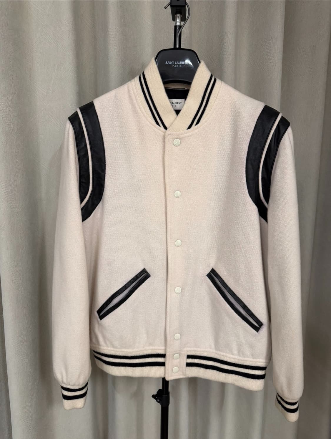 생로랑 22FW 테디 화이트 자켓 52 상품이미지1