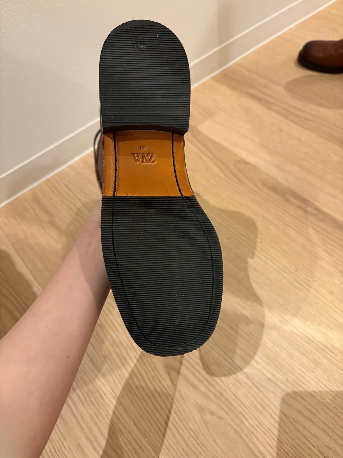 ZARA 자라 버클 디테일 한정판 소가죽 부츠 상품이미지6