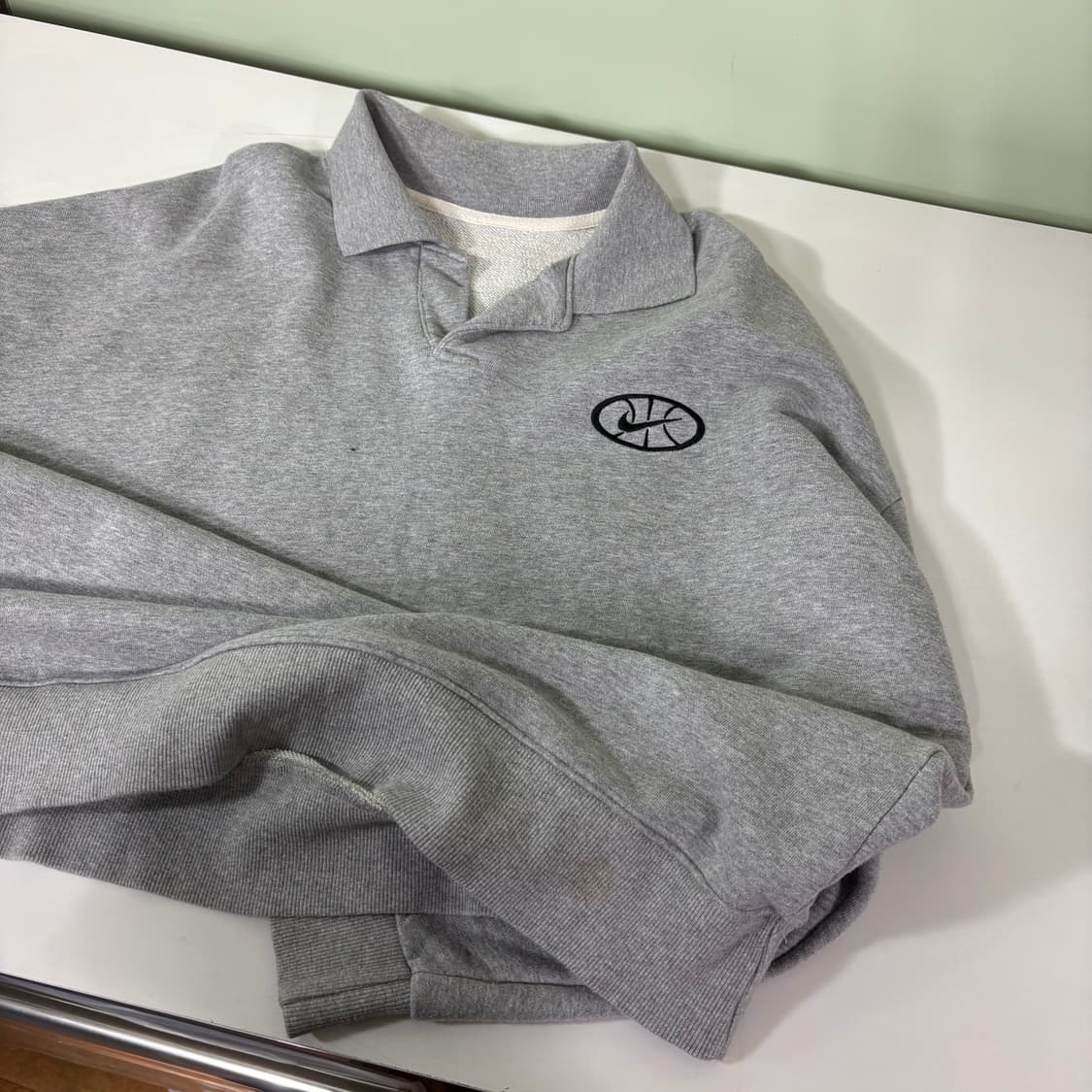 100-105 나이키 그레이 백로고 오픈카라 맨투맨 상품이미지4