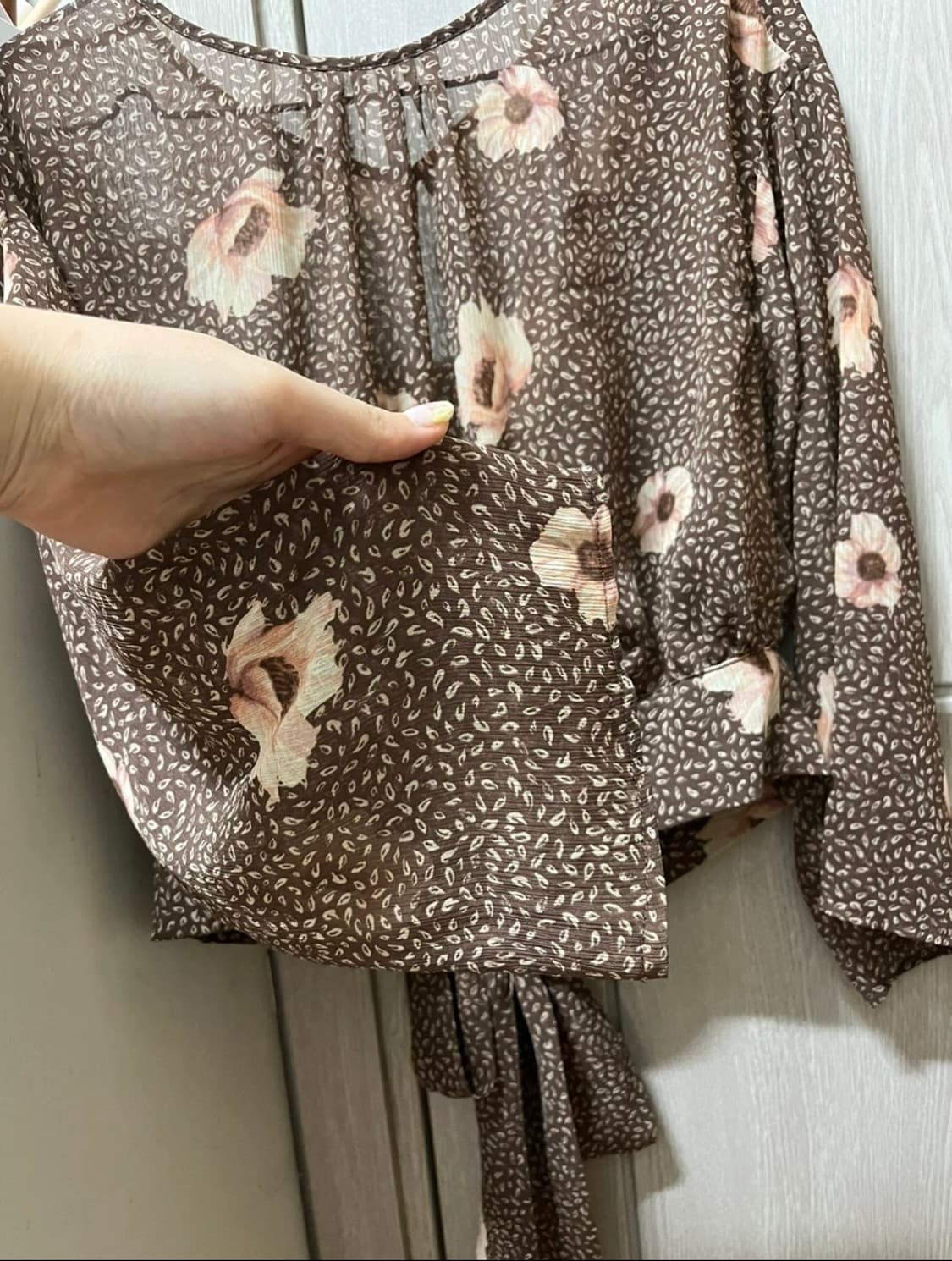 에첸엠 h&m 플라워 스트랩 블라우스 상품이미지4