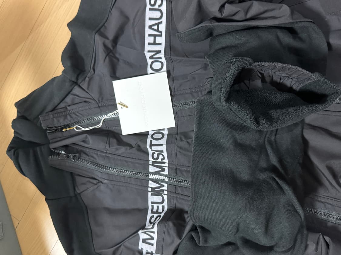 더뮤지엄비지터 FLEXIBLE JACKET (BLACK) 상품이미지4