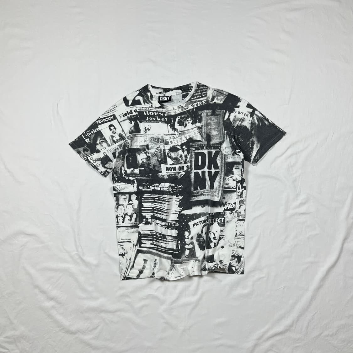 90‘s dkny 도나카란뉴욕 스펠아웃 픽쳐 올프린트 반팔티셔츠 상품이미지1