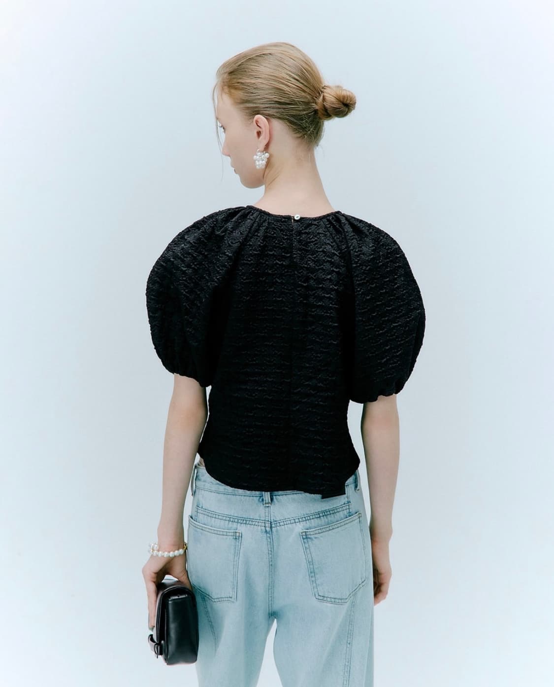 Orr 오르 엠보 셔링 블라우스 (블랙/아이보리) 상품이미지3