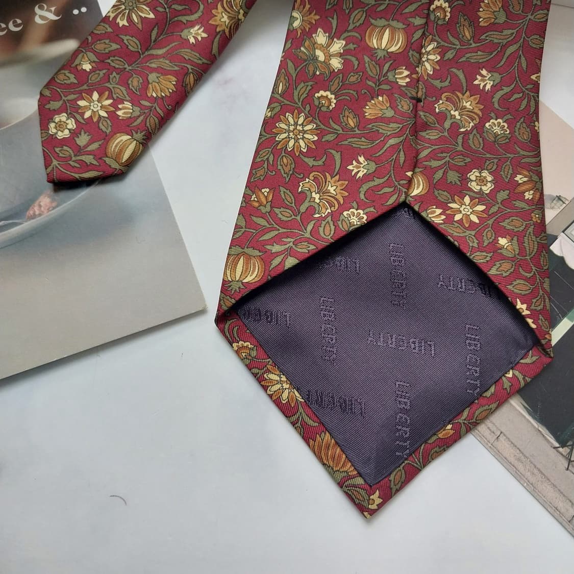 리버티 실크 브라운 플라워 패턴 넥타이 9.9cm 새상품 K1277
 상품이미지7