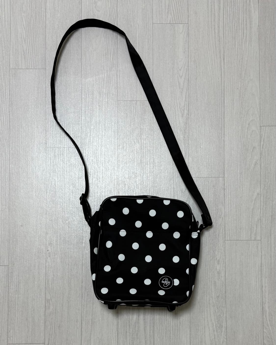에이프릴에잇X베테제 도트 미니 크로스백 상품이미지1