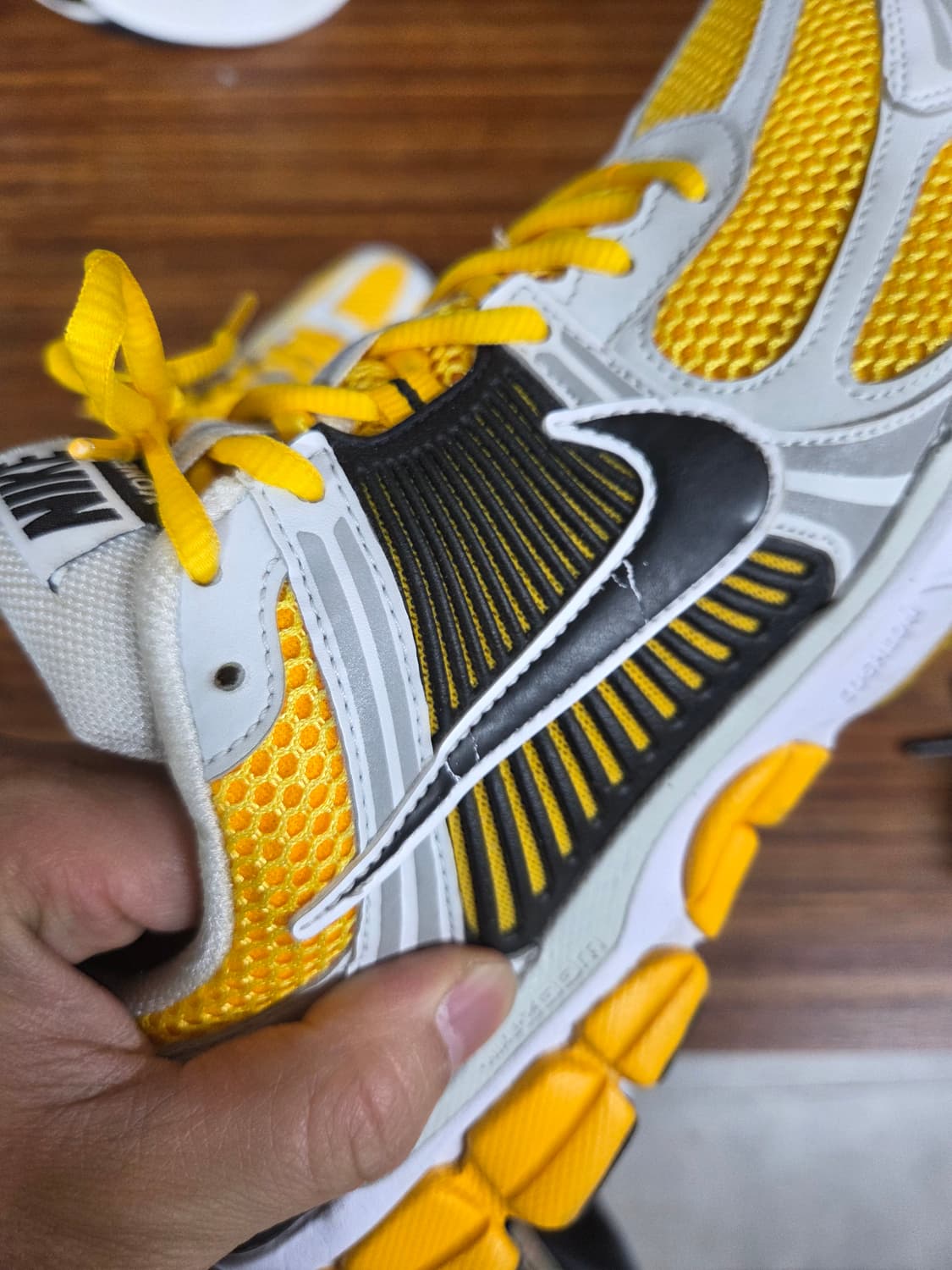 나이키 줌 보메로 포톤 더스트 골드 270 상품이미지9