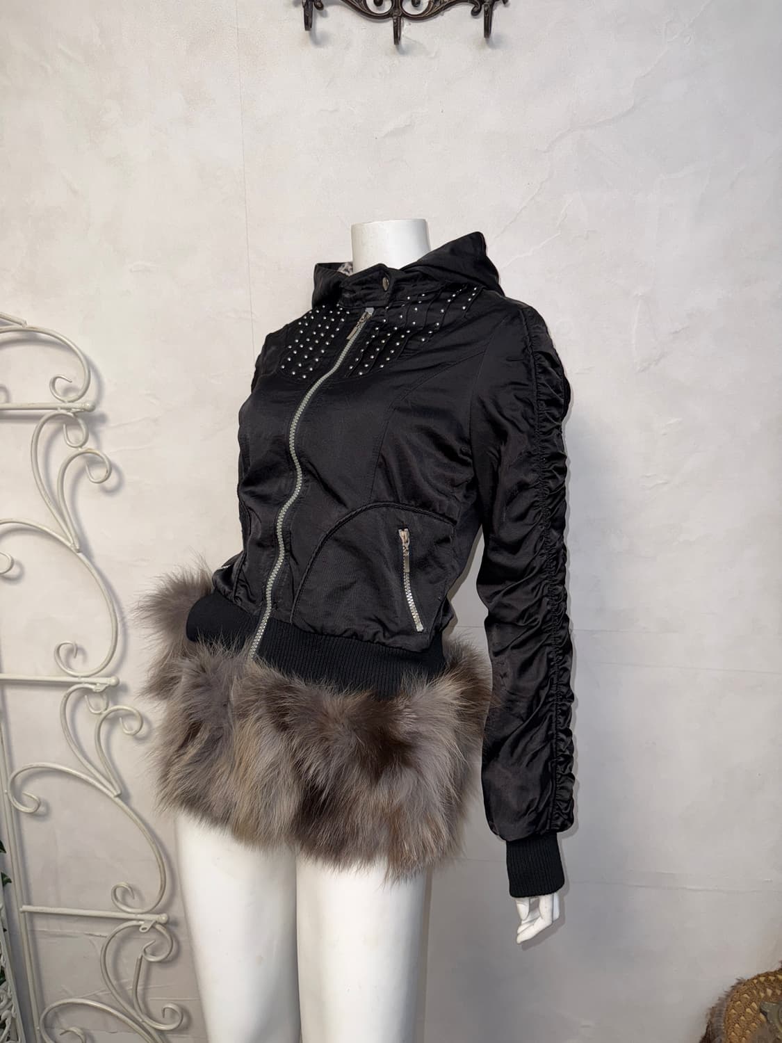 Black shirring embroidered stud 후드집업 상품이미지5